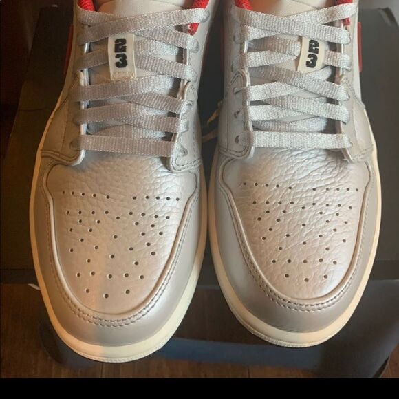 Nike Air Jordan 1 Low PRM Size 8.5 Metallic Silver University Red DA4668 001 - Picture 6 of 11